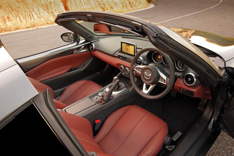 Интерьер Mazda MX-5 RF Special Edition 2017 года  (AU) (фото 4 из 18)